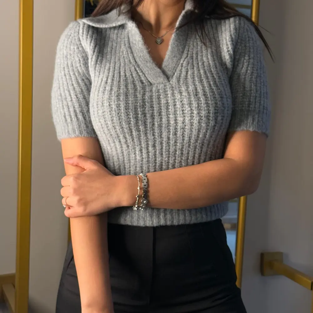 Triko kısa kol V yaka kazak